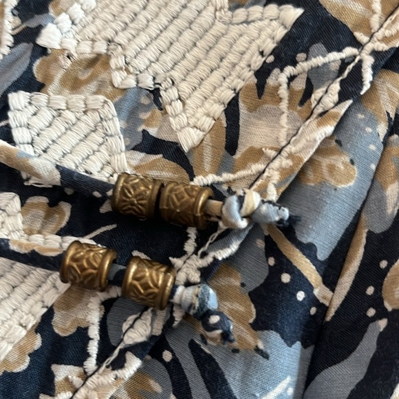 EUC Lucky Brand peasant style dress w/cotton under slip.Unique white embroidery - Picture 9 of 10